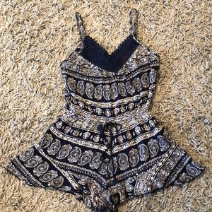 3/25$! Boho romper